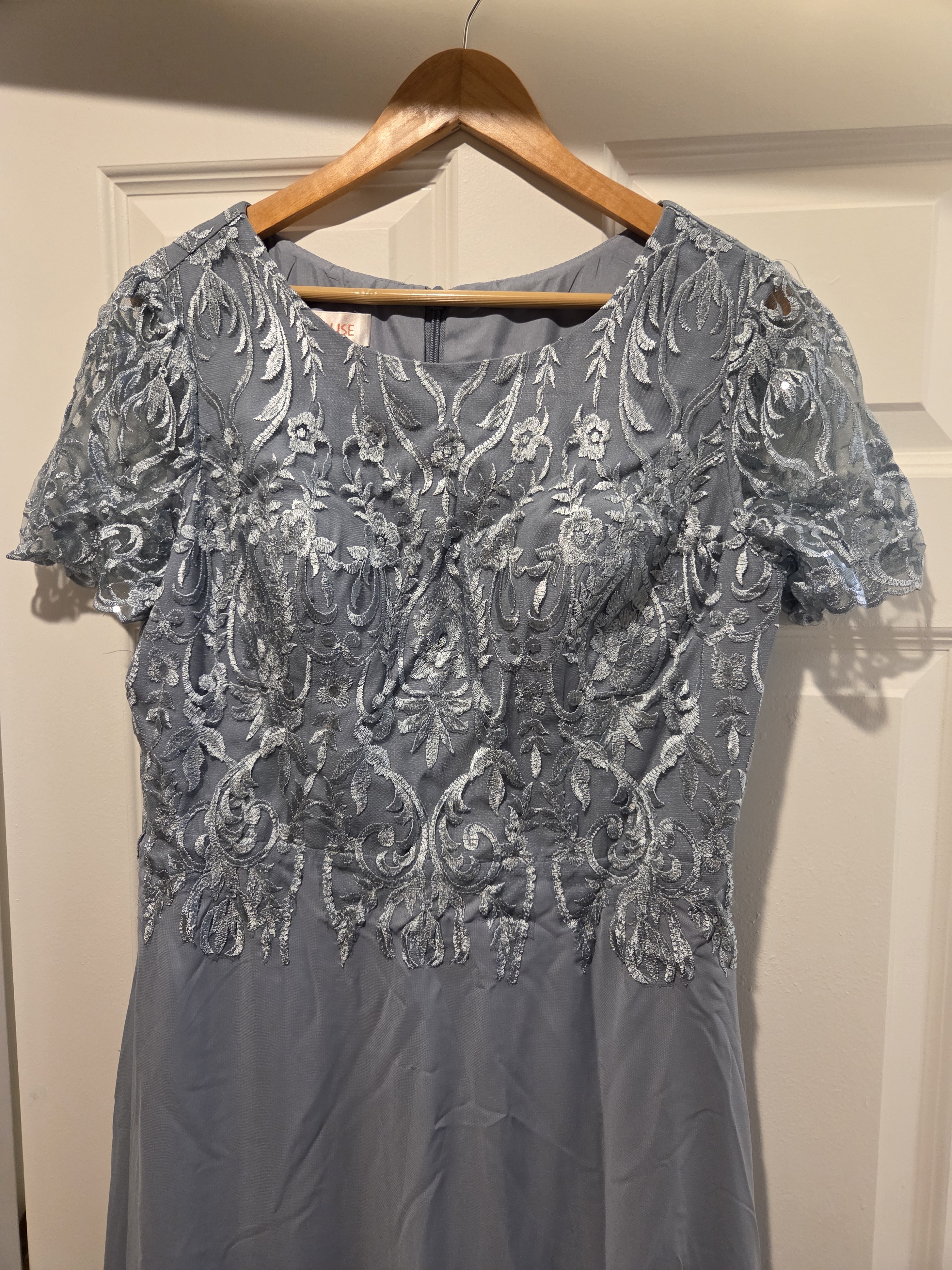 Elegant Light Blue Lace Evening Dress